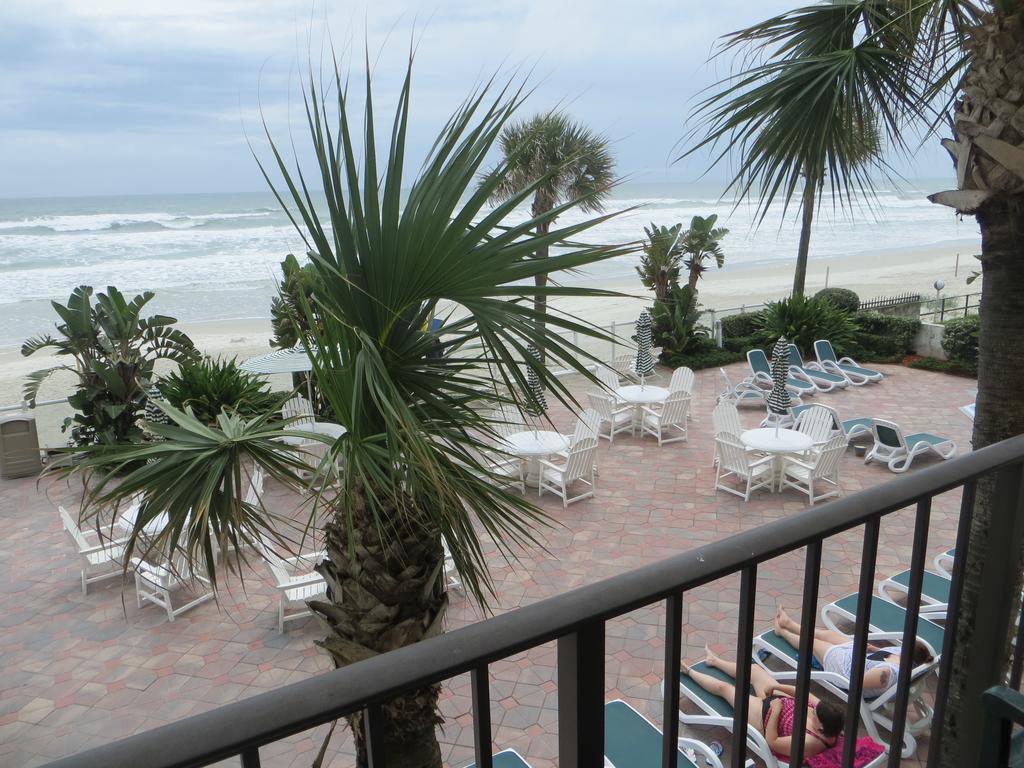 Days Inn By Wyndham Daytona Oceanfront Daytona Beach Exterior photo